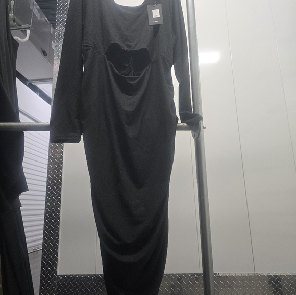 FashionNova Black Ruched Dress - Picture 2 of 4